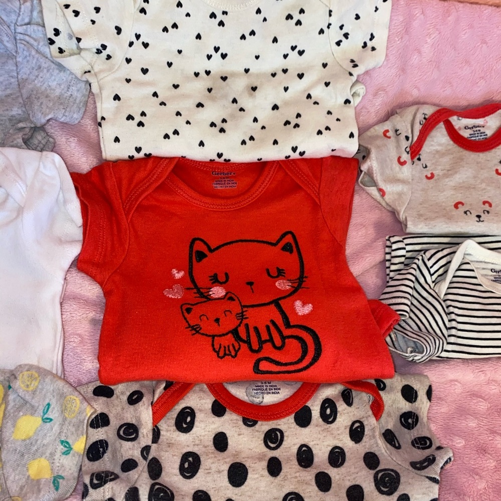 GERBER | 8 piece baby onesie bundle